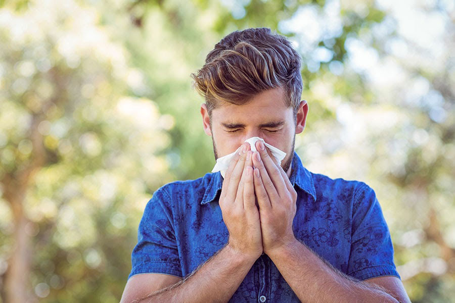 What’s the Difference Between Dry Eye Syndrome And Seasonal Allergies?