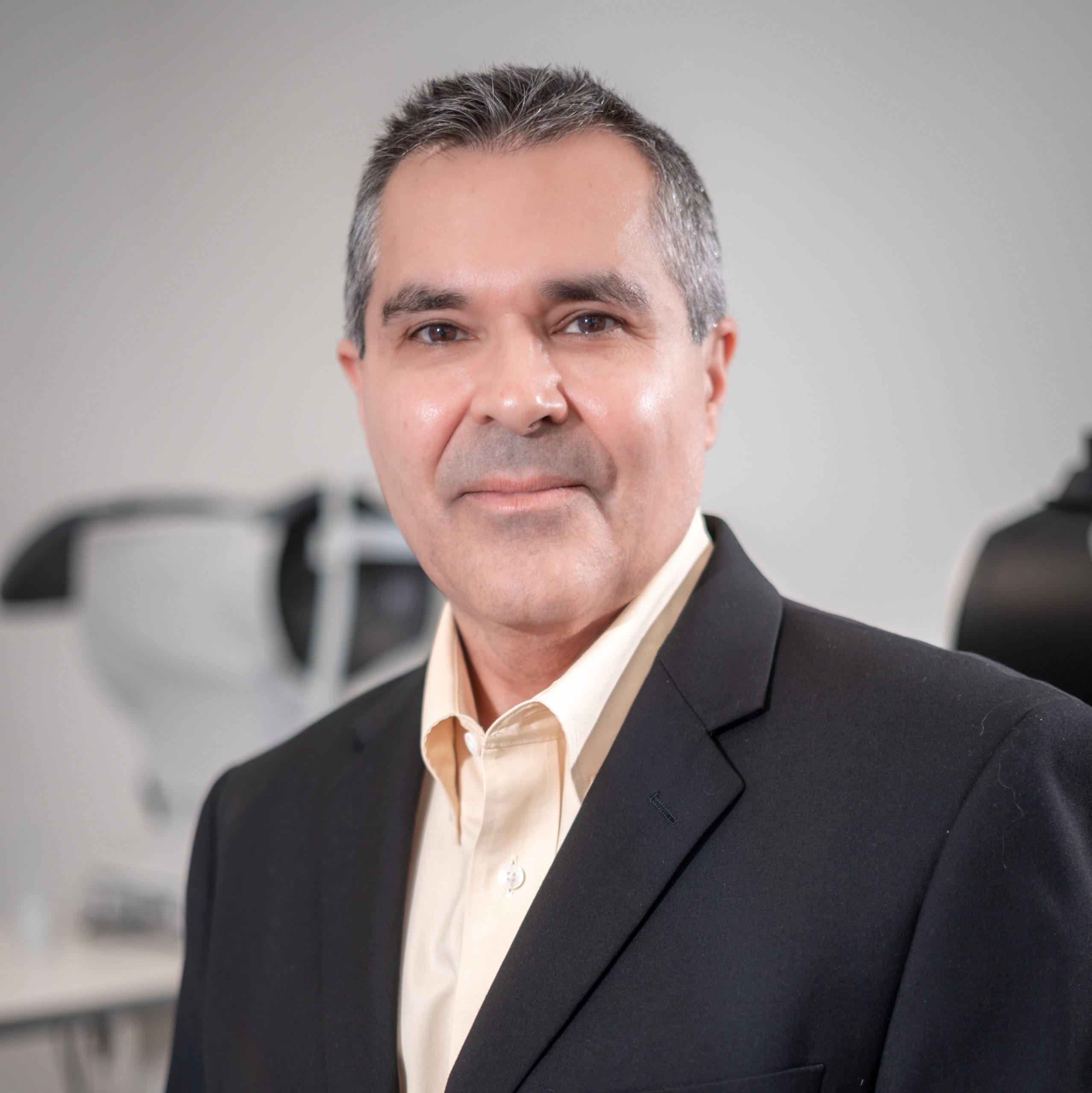 Dr. Majid Mani, M.D., FACS, FAAO, FASRS